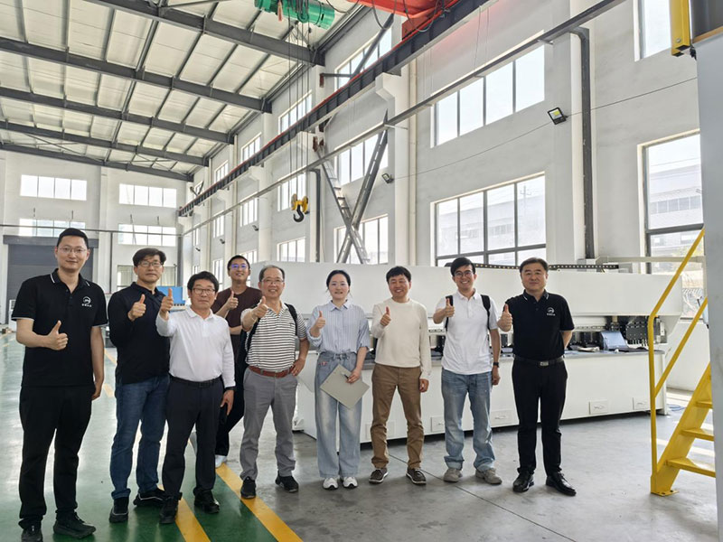 Ampliación de nuevos mercados · Fortalecimiento de asociaciones a largo plazo - Socio coreano visita nuestra fábrica y profundiza la cooperación